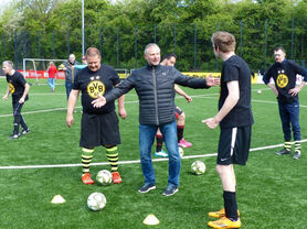 Unsere Fußballmannschaft beim BVB – Probetraining und Stadionbesichtigung